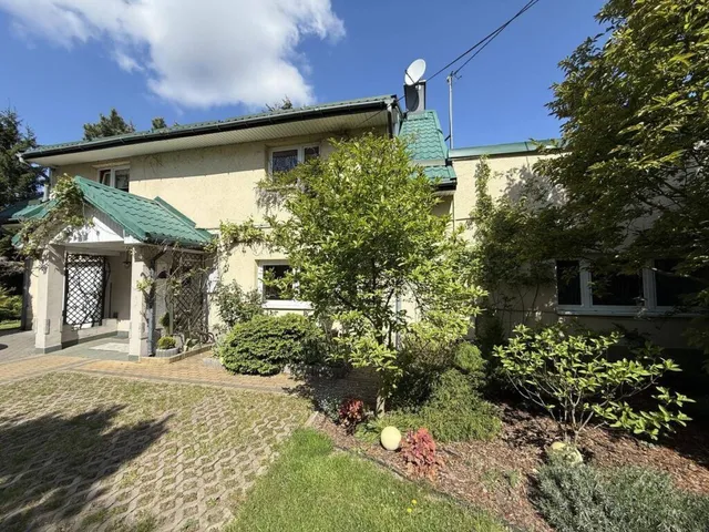 Dom wolnostojący 220 m2  |  Działka 1 968 m2  |  Janówka